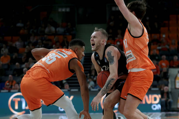 与高压逼抢 与高压逼抢